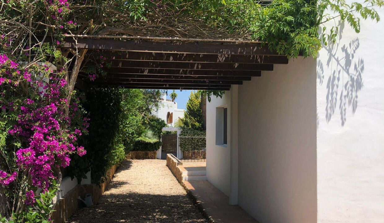Longterm rental ibiza- Villa In Town Santa Gertrudis 12 (2)
